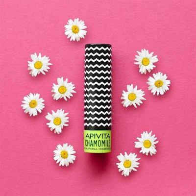 Apivita Lip Care Χαμομήλι SPF15 – Ενυδατικό Balm για Ευαίσθητα Χείλη με Αντηλιακή Προστασία | 4.4g