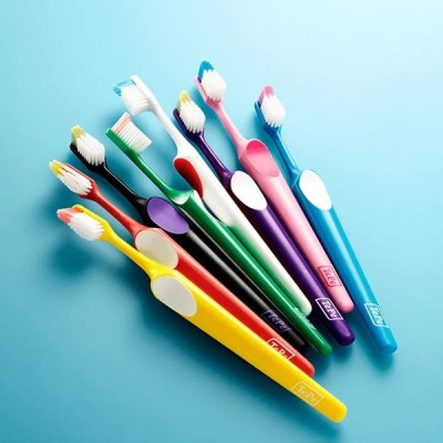 TePe Nova Medium Οδοντόβουρτσα – Μεσαία Σκληρότητα για Αποτελεσματικό Καθημερινό Καθαρισμό (1τμχ)